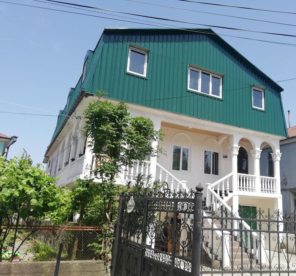 Guest House Quiet Home Batumi Esterno foto